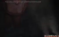 المثير الأبنوس هو أول من يأخذ قضيبًا قويًا حتى مؤخرتها الضيقة.