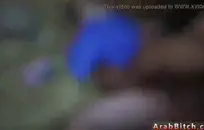 أخي غير الشقيق يضاجعني بقضيب اصطناعي ضخم.