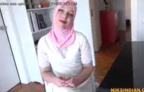 من هو الذي؟ من فضلك تعال إلى هنا حتى أتمكن من مص قضيبك