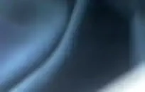 ميلف تهاجم شخصًا ما، وتجرده من ملابسه الضيقة بينما تثير نزواتهم كالمجانين.