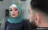 فاتنة قذرة مع شباك صيد مثيرة الحصول على القبضة من قبل المثليين الساخنة.