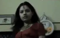 شقراء ساخنة تحصل على مؤخرتها المدخنة مارس الجنس بقوة بواسطة قضيب كبير بينما تمص أصابع قدميها مثل كرة البوق التي هي عليها.