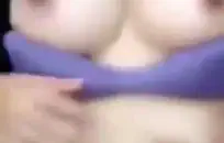 Cuckolds يستمني أثناء مشاهدة أشرطة الفيديو pornhub أو ممارسة العادة السرية.