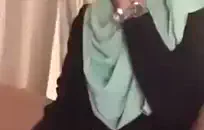 لقد ضاجعته بشدة لدرجة أنه كسر الواقي الذكري.