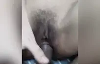 أبي وقحة صغيرة مع بوسها المشعر