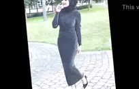 فاتنة الساخنة الحصول على مارس الجنس جيد من قبل رجل يرتدي سراويل أرجوانية داخل شبكة السياج