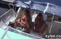 الاستمناء مع رأس الدش.