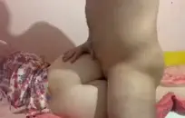 بنات ينتكنه. مع كلاب