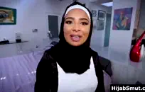 الأخت ركوب ديك في غرفة شقيقها بينما الآباء خطوة المنزل المشاغب.