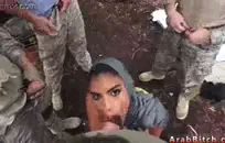 لديها رغبة شديدة في الحصول على قضيب يا رجل