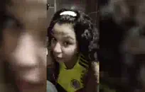 فرخ الاشقر الساخنة الرافعات قبالة دونغ.