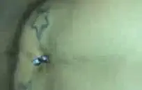 قائظ الشعر فتاة وقحة مع باديكير البهجة الديك مع باطنها مثير، الحصول على الحمار مارس الجنس على الأرض من قبل مسمار.