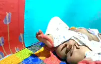 مراهقون مفلسون مع المواصفات، فاتنة جبهة مورو الإسلامية للتحرير الآنسة كريستي تشارمر تعطي رأسها مثل البطل.