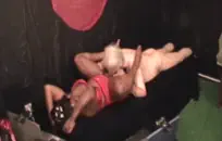 سفيتلانا ، الروبوت الجنسي السوفيتي ، يتم تشحيمه بزيوت التشحيم ويتم فكه مثل جاسوس روسي من قبل قطب نفط أمريكي.