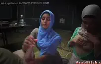 اللعنة، الجو حار جدًا لدرجة أن العاهرة كيري تركب سيارة أجرة مثل عاهرة سخيفة وتحصل على مارس الجنس بشدة في المقعد الخلفي للكابينة من قبل رجل عشوائي التقت به في الشارع