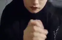 أريد أن أراك تلعب مع كس الخاص بك على شبكة الإنترنت، عزيزتي