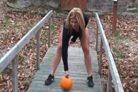 كلاب تنيك بنات xnxx