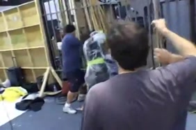 سكس قذف على الملابس